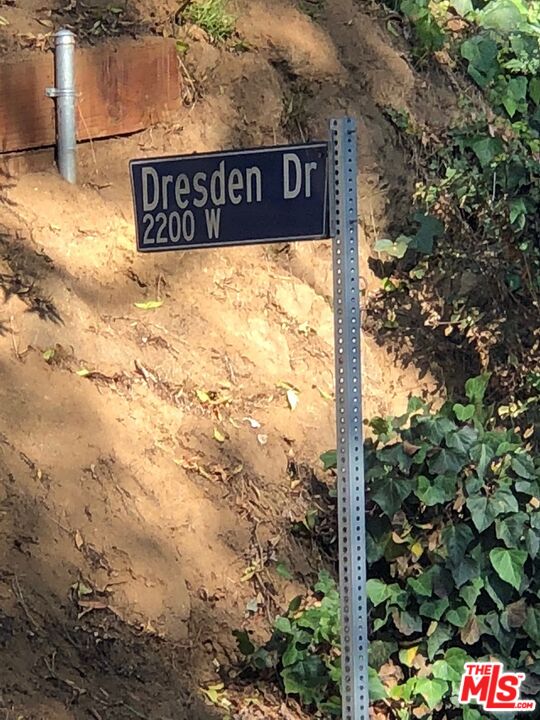 2301 NE Nichols Canyon