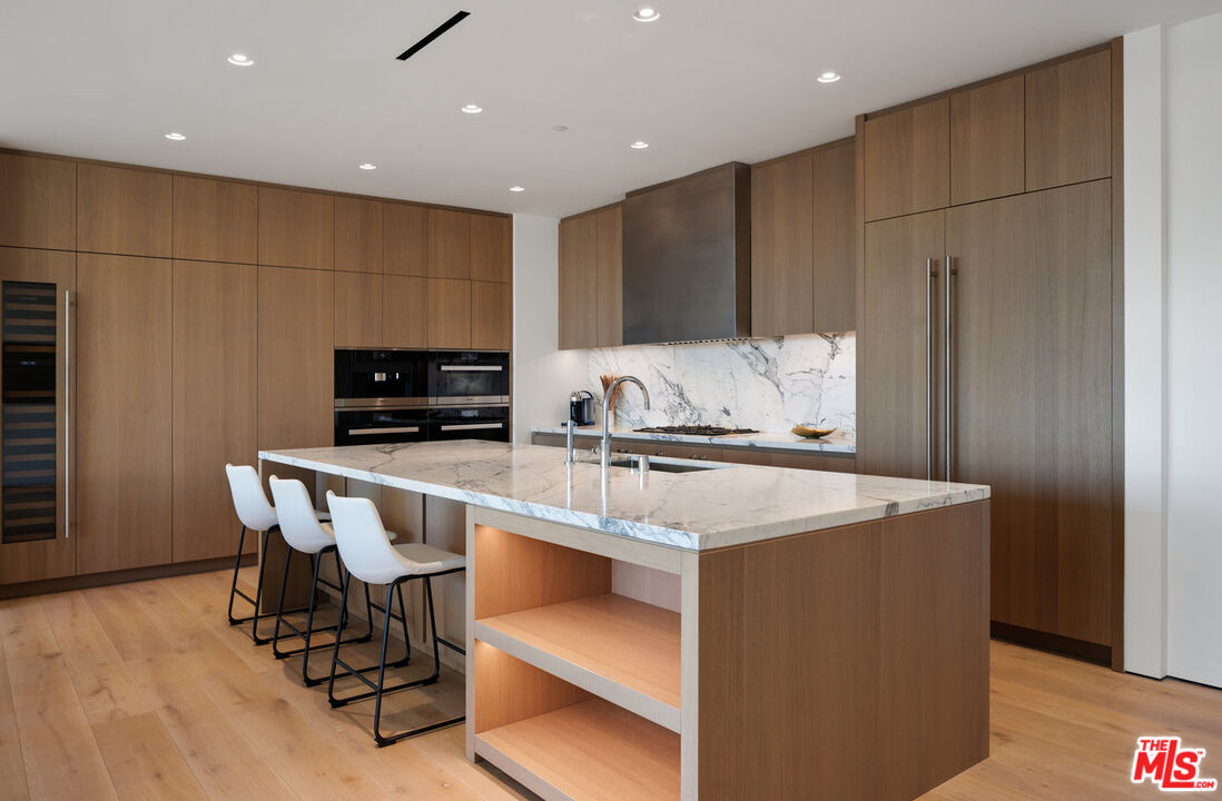 8899 Beverly Blvd Unit: 6G