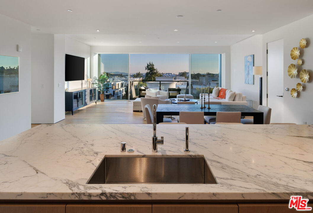 8899 Beverly Blvd Unit: 6G