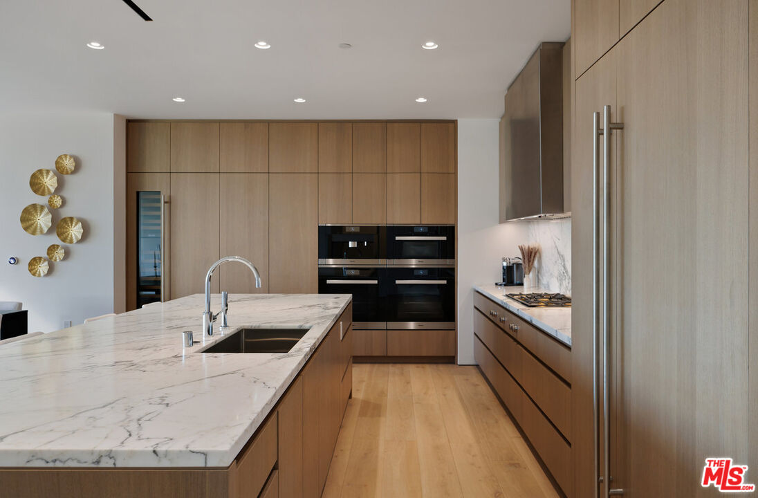 8899 Beverly Blvd Unit: 6G