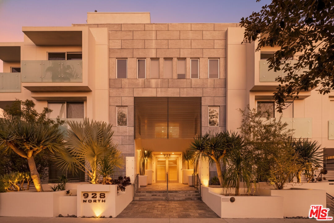 928 N Croft Ave Unit: 304