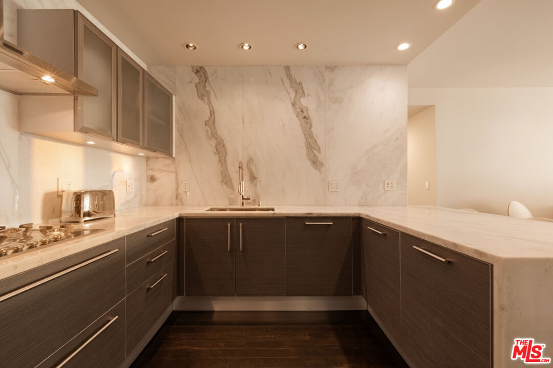 928 N Croft Ave Unit: 304