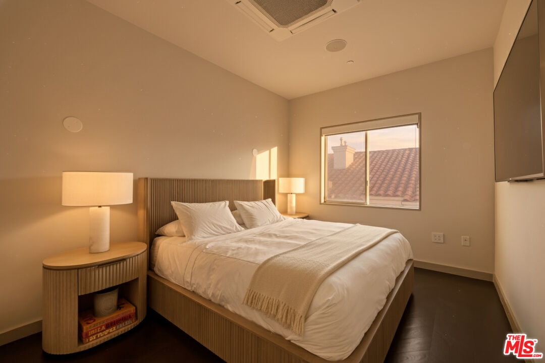 928 N Croft Ave Unit: 304