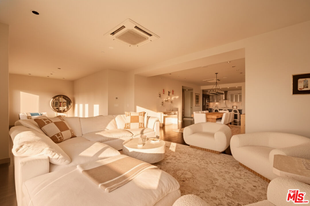 928 N Croft Ave Unit: 304