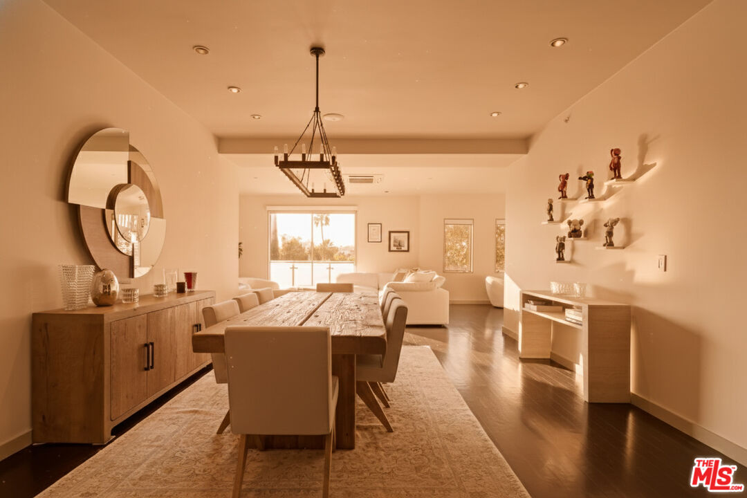 928 N Croft Ave Unit: 304