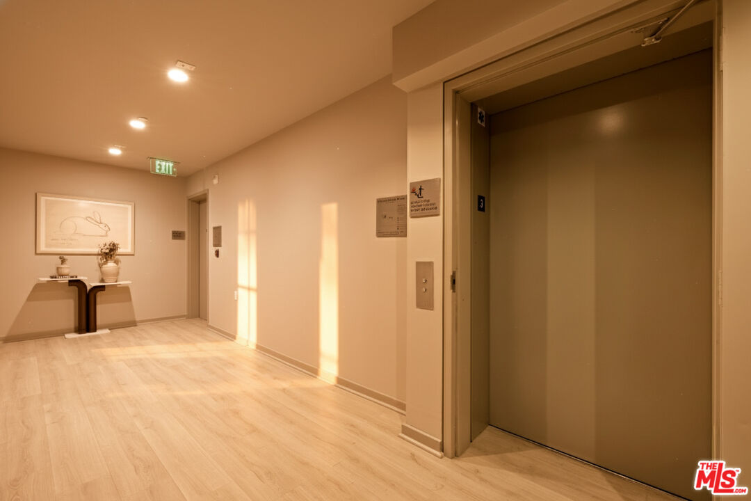 928 N Croft Ave Unit: 304