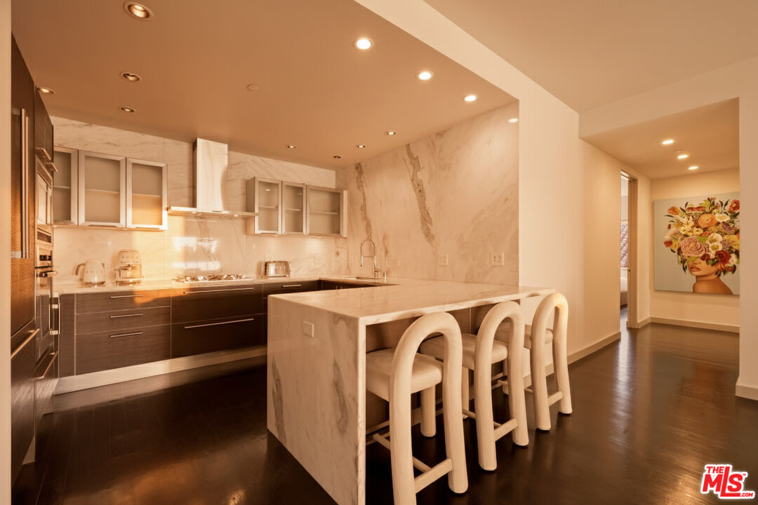 928 N Croft Ave Unit: 304