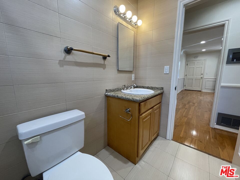 1126 N Formosa Ave Unit: 7