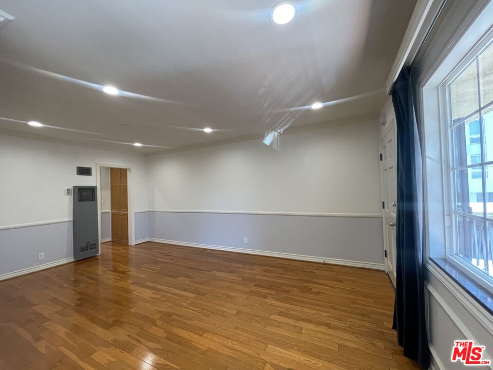 1126 N Formosa Ave Unit: 7