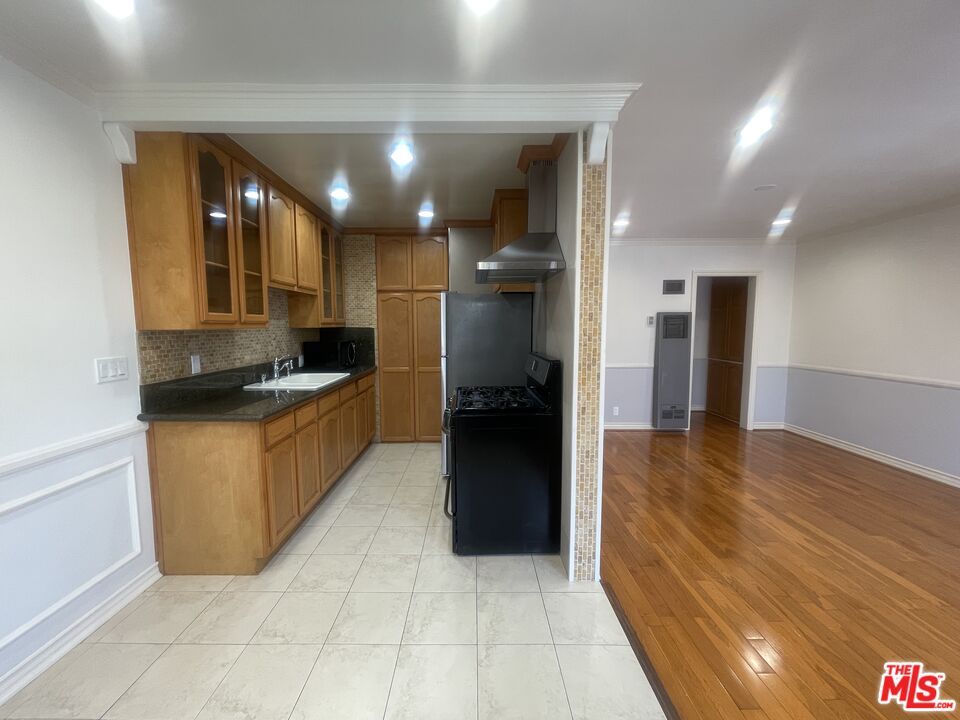 1126 N Formosa Ave Unit: 7