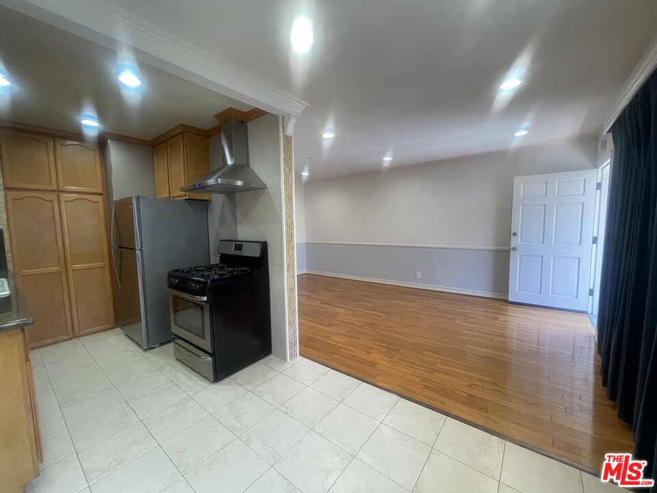 1126 N Formosa Ave Unit: 7