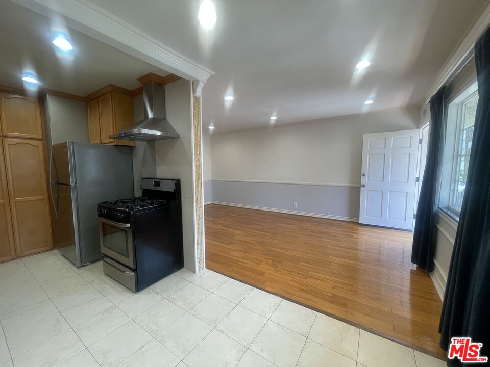 1126 N Formosa Ave Unit: 7