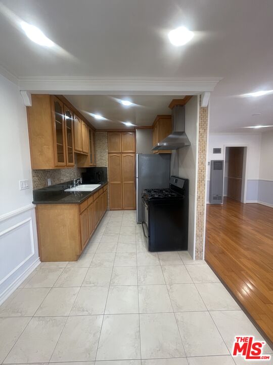 1126 N Formosa Ave Unit: 7