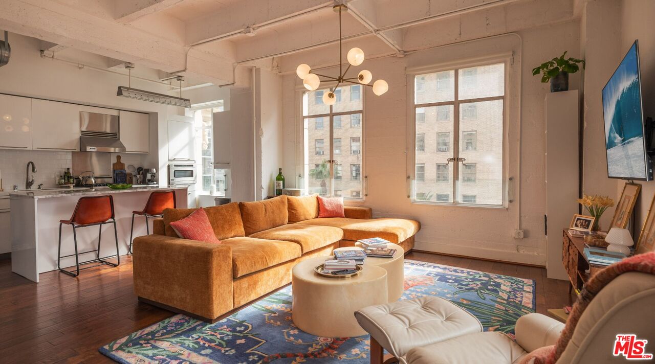 6253 Hollywood Blvd Unit: 402