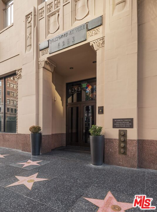 6253 Hollywood Blvd Unit: 402