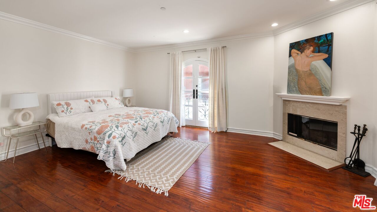 353 S Reeves Dr Unit: 202