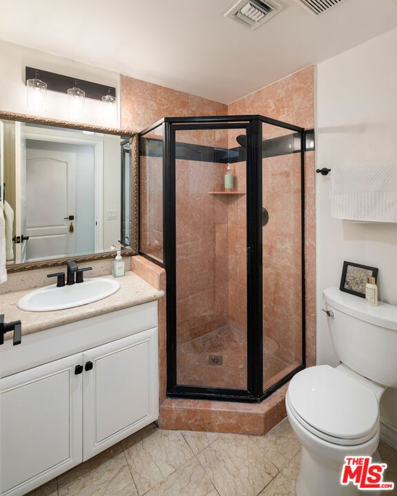 353 S Reeves Dr Unit: 202