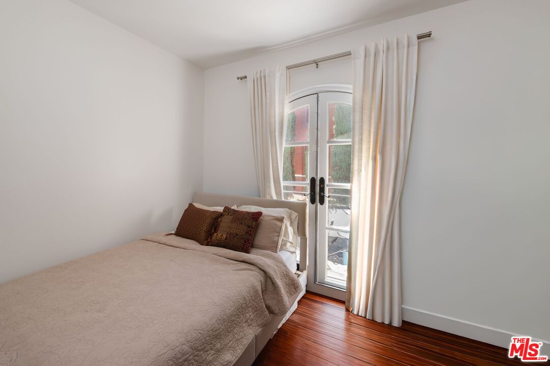 353 S Reeves Dr Unit: 202