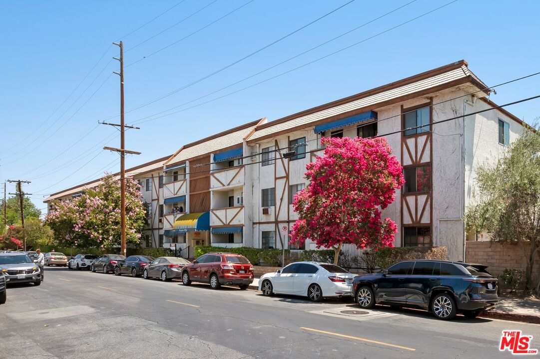 18530 Hatteras St Unit: 115