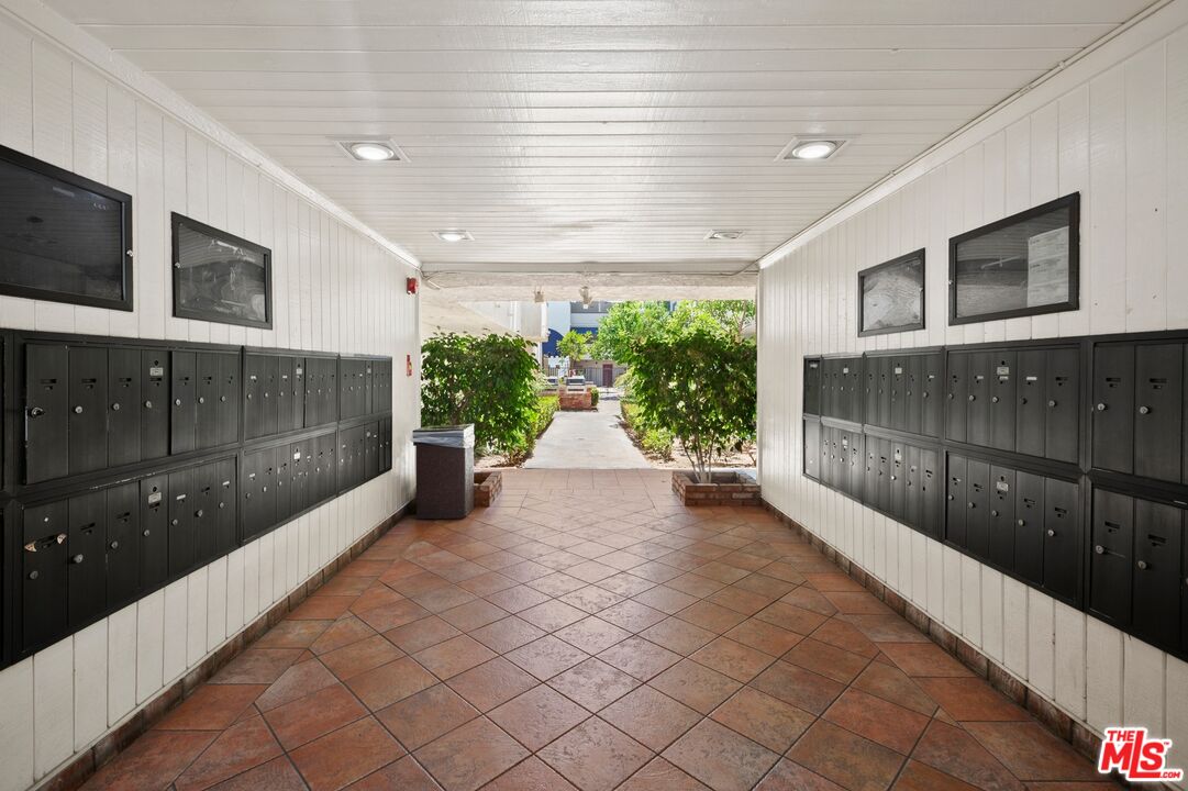 18530 Hatteras St Unit: 115