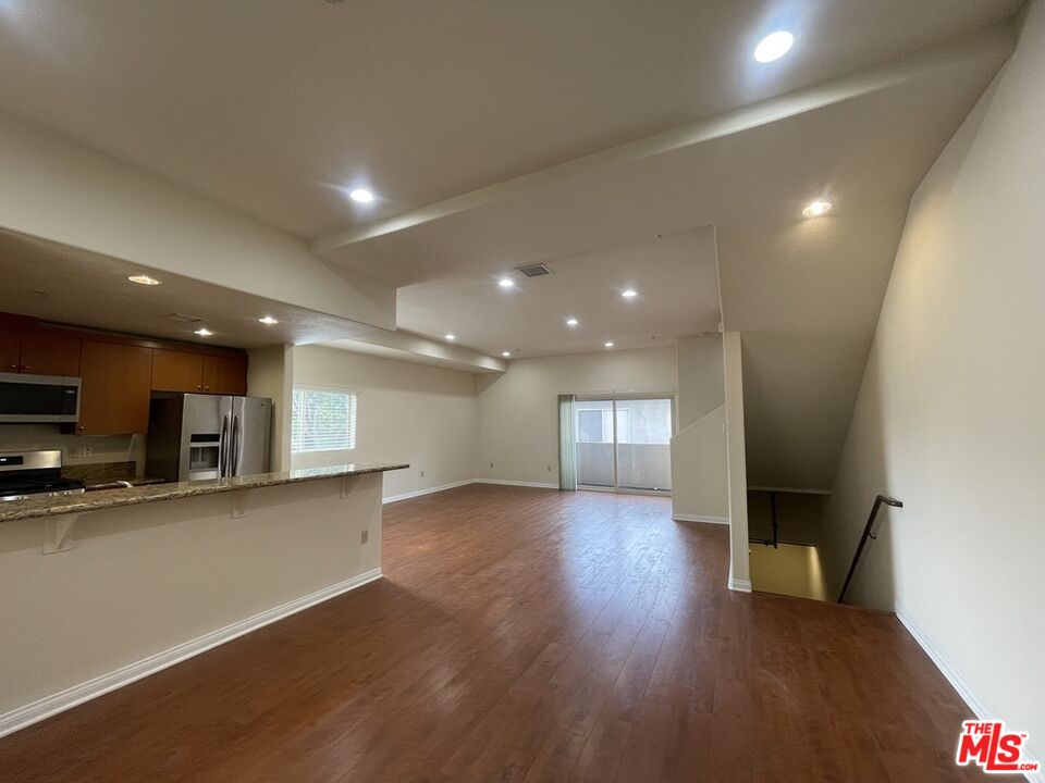 15024 Magnolia Blvd Unit: 105