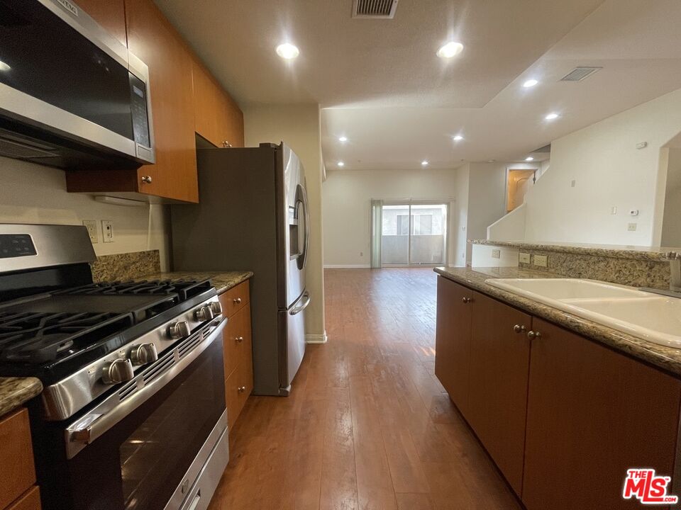 15024 Magnolia Blvd Unit: 105