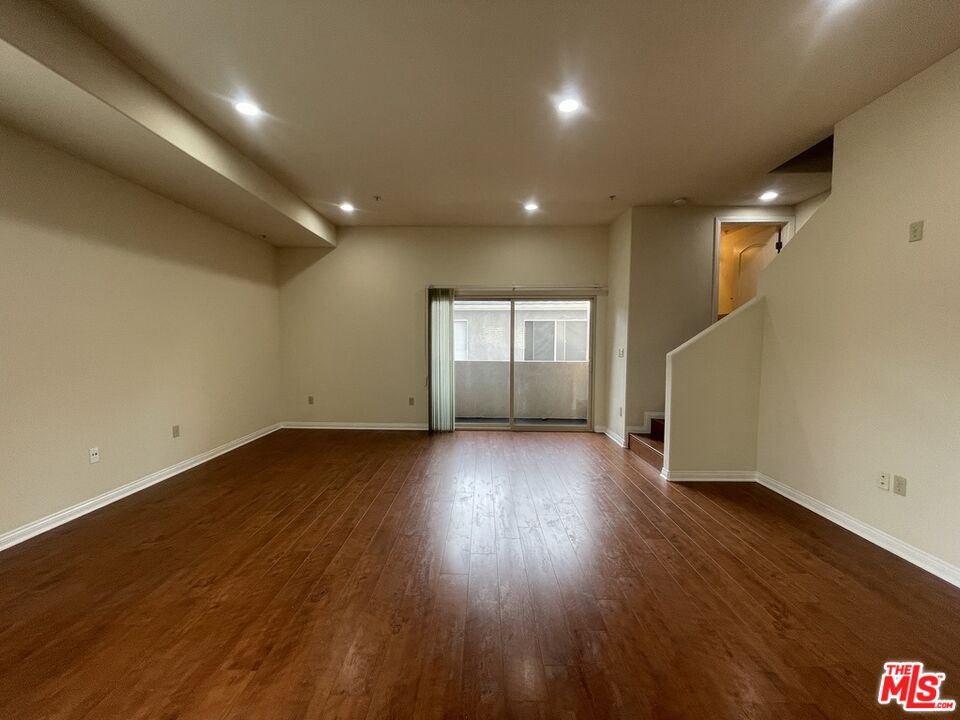 15024 Magnolia Blvd Unit: 105