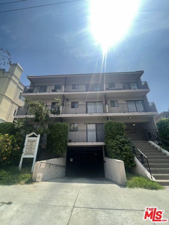 1338 N Sierra Bonita Ave Unit: 306