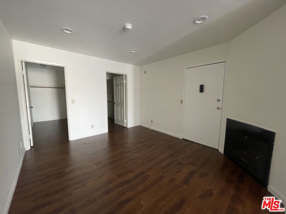 1338 N Sierra Bonita Ave Unit: 306