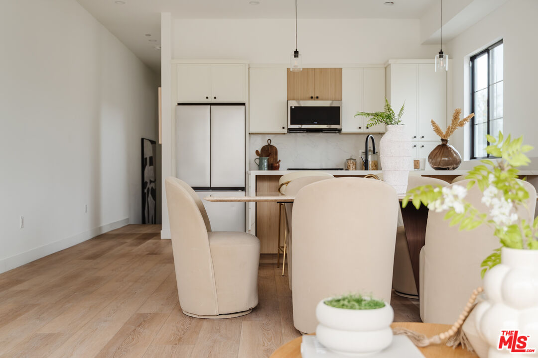 1954 S Garth Ave Unit: 1954 1/2