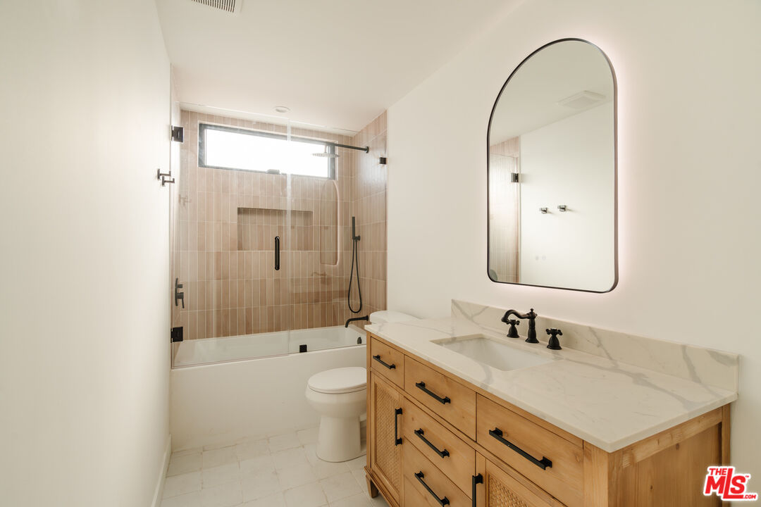 1954 S Garth Ave Unit: 1954 1/2