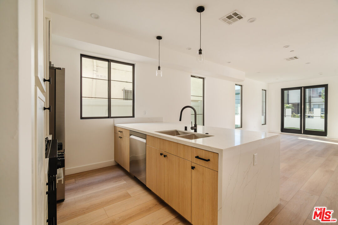 1954 S Garth Ave Unit: 1954 1/2