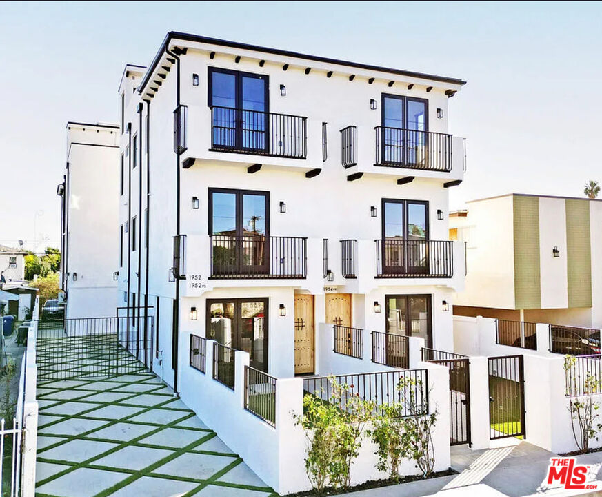 1954 S Garth Ave Unit: 1954 1/2