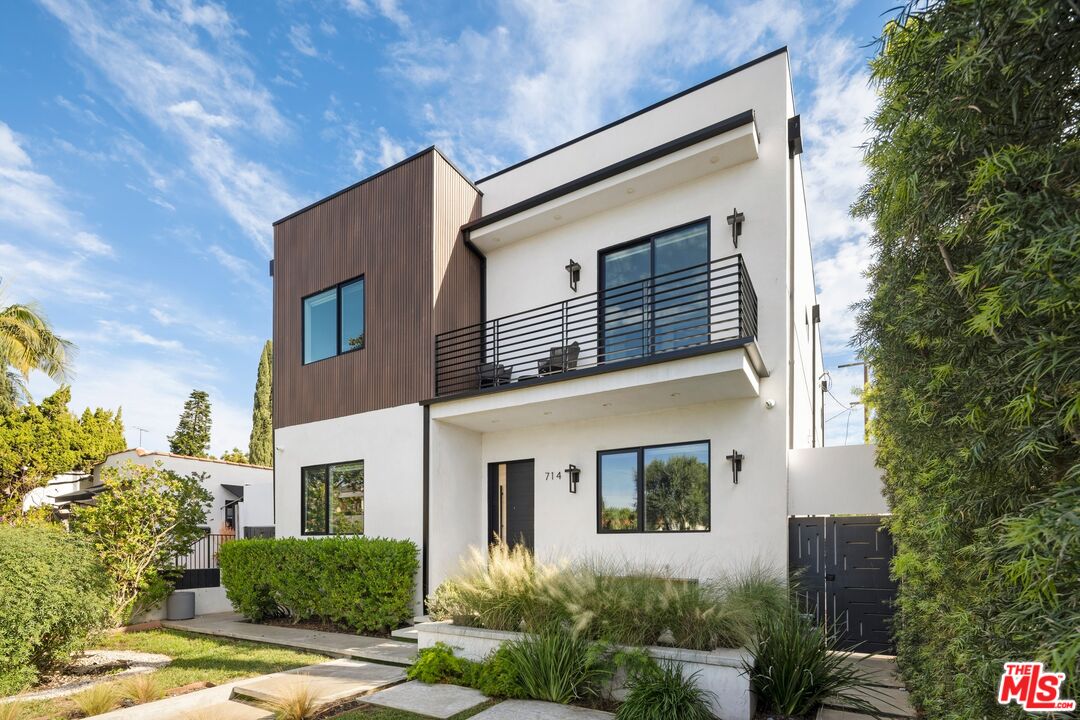 714 N La Jolla Ave