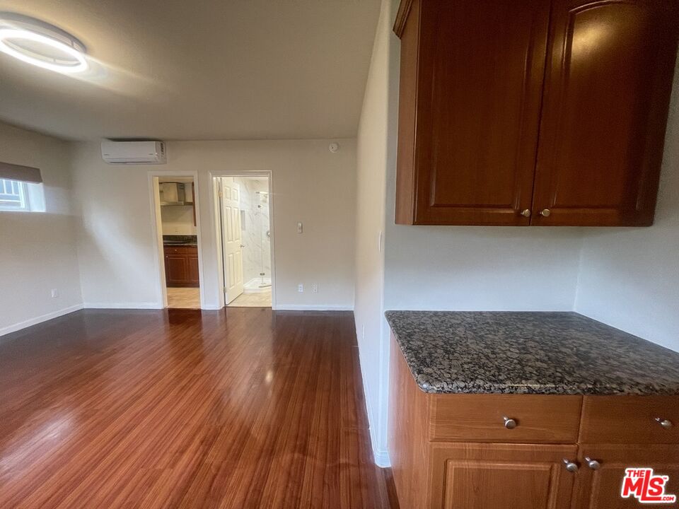 4921 Kester Ave Unit: 8