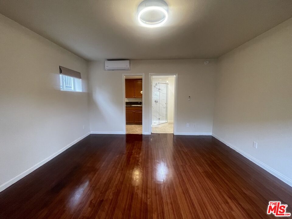 4921 Kester Ave Unit: 8