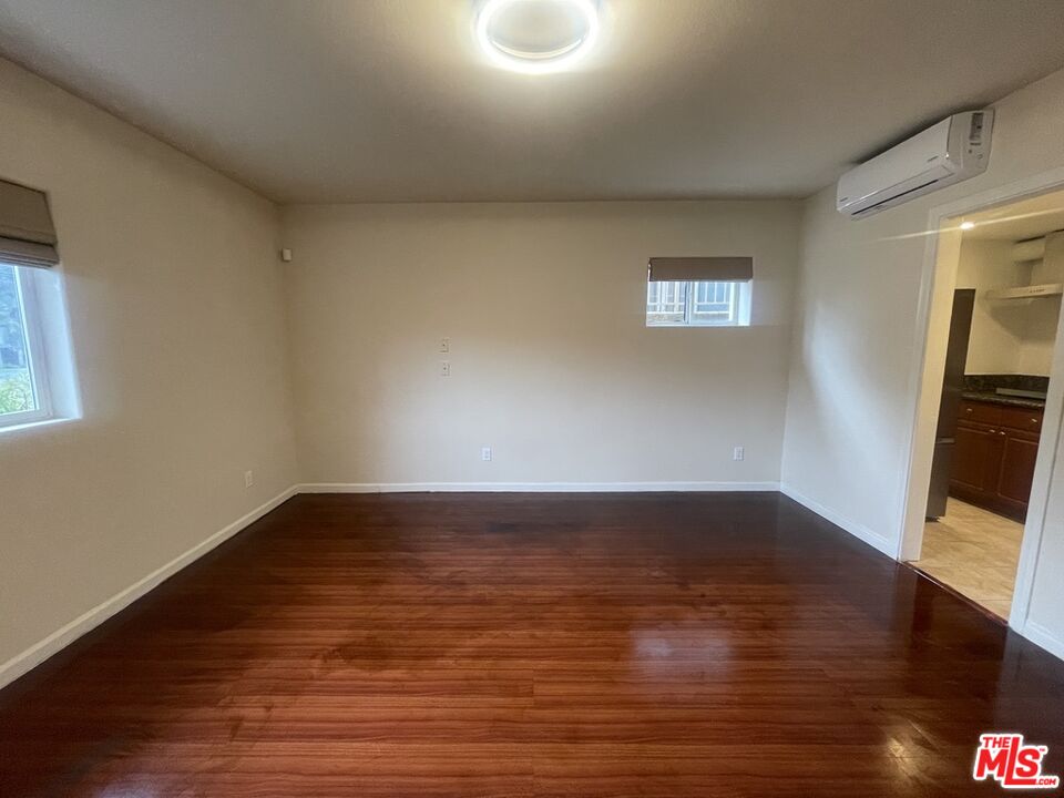 4921 Kester Ave Unit: 8