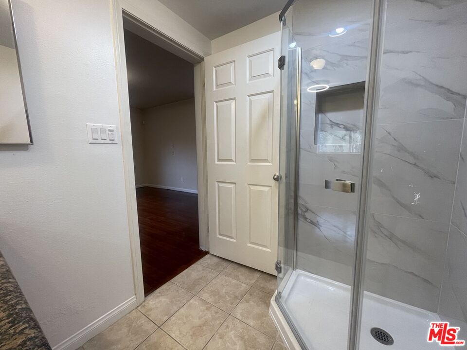 4921 Kester Ave Unit: 8