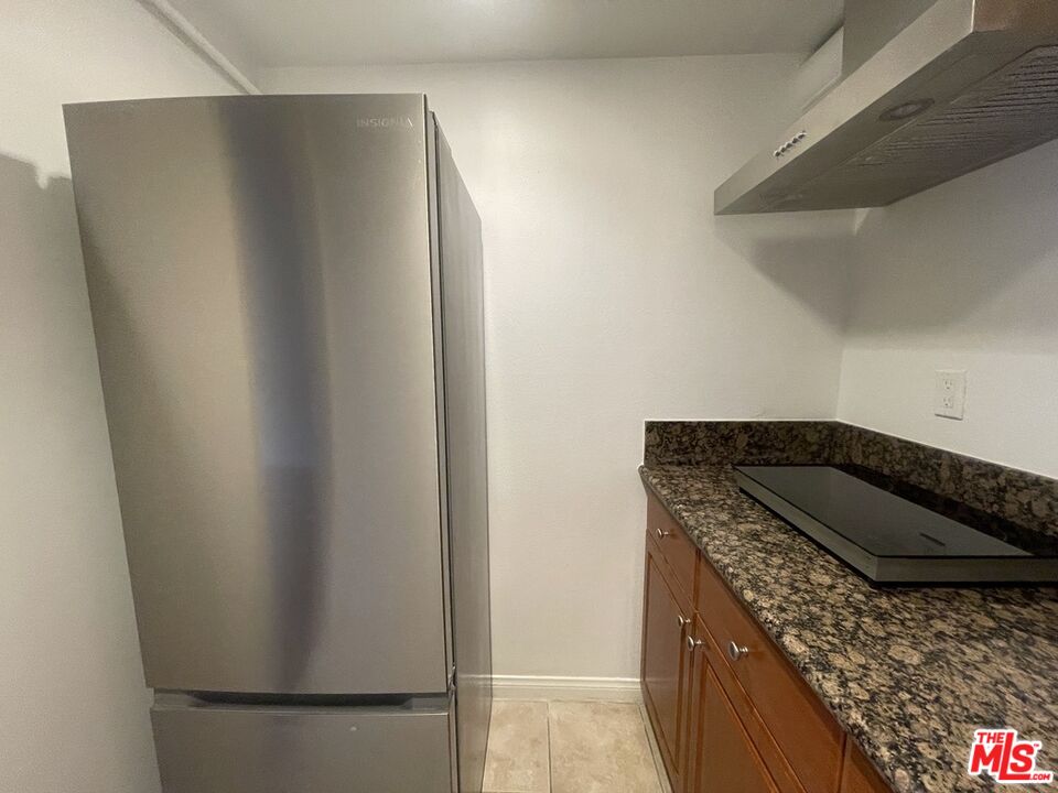 4921 Kester Ave Unit: 8