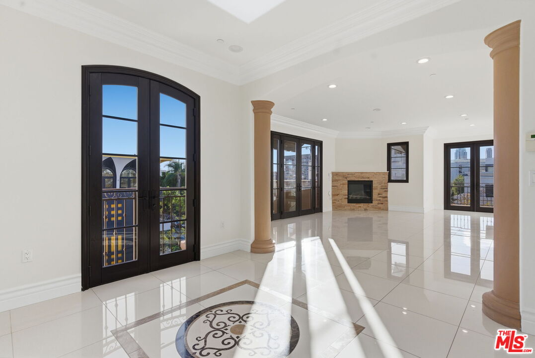 462 S Maple Dr Unit: PH