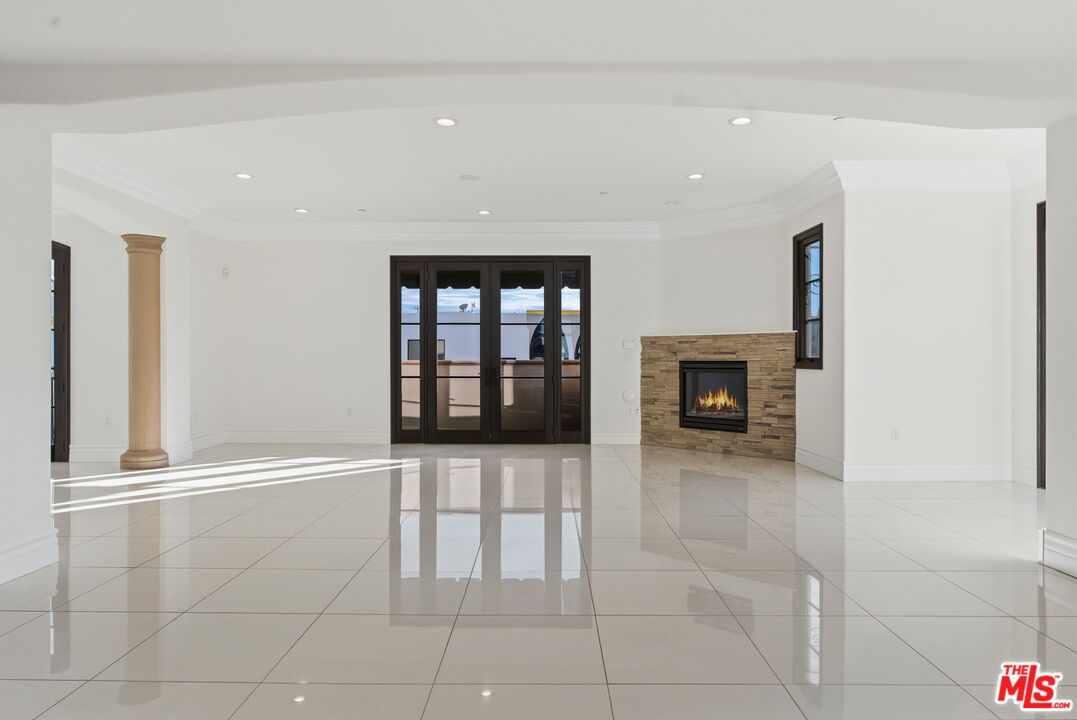 462 S Maple Dr Unit: PH