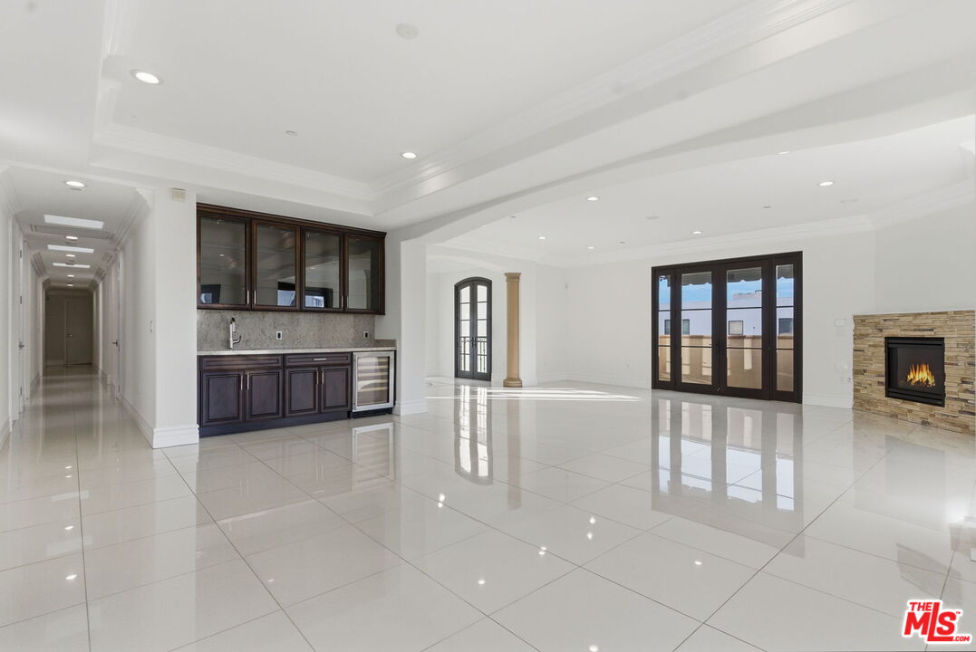 462 S Maple Dr Unit: PH