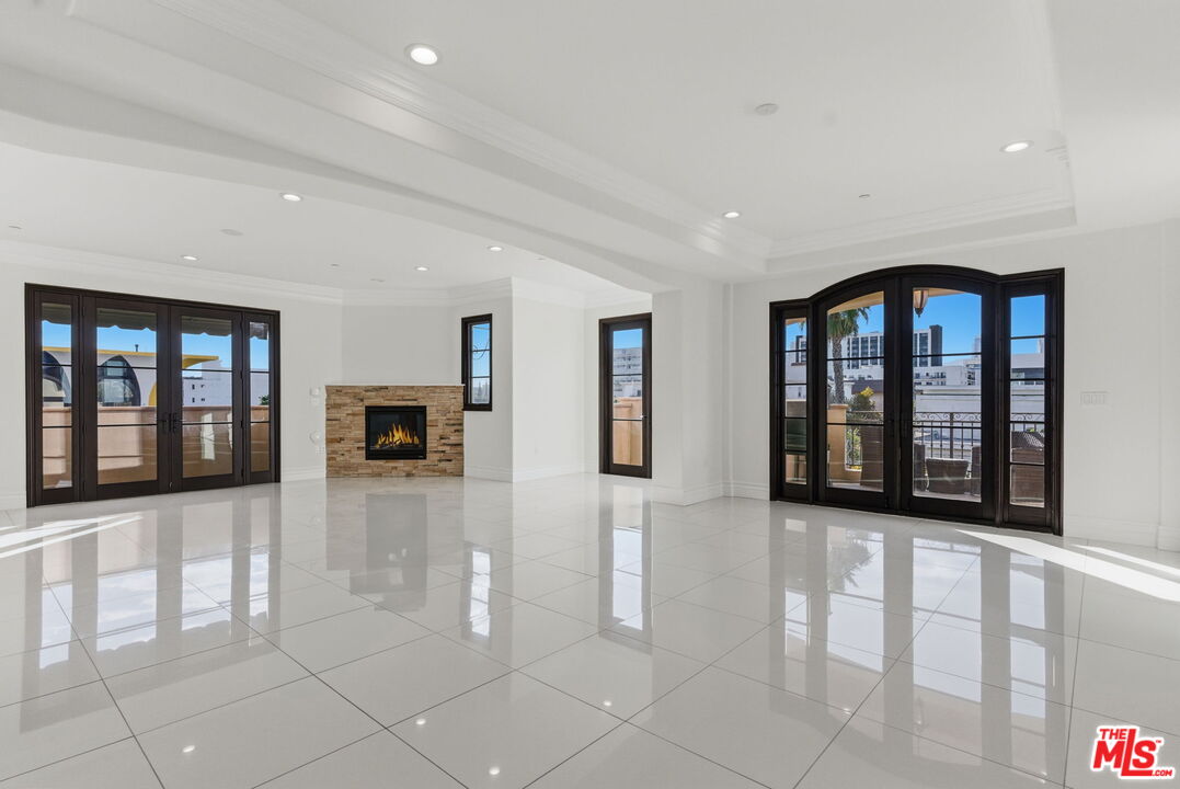 462 S Maple Dr Unit: PH