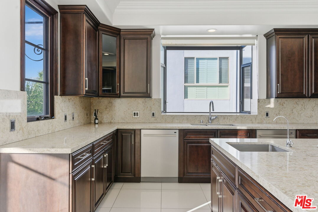 462 S Maple Dr Unit: PH