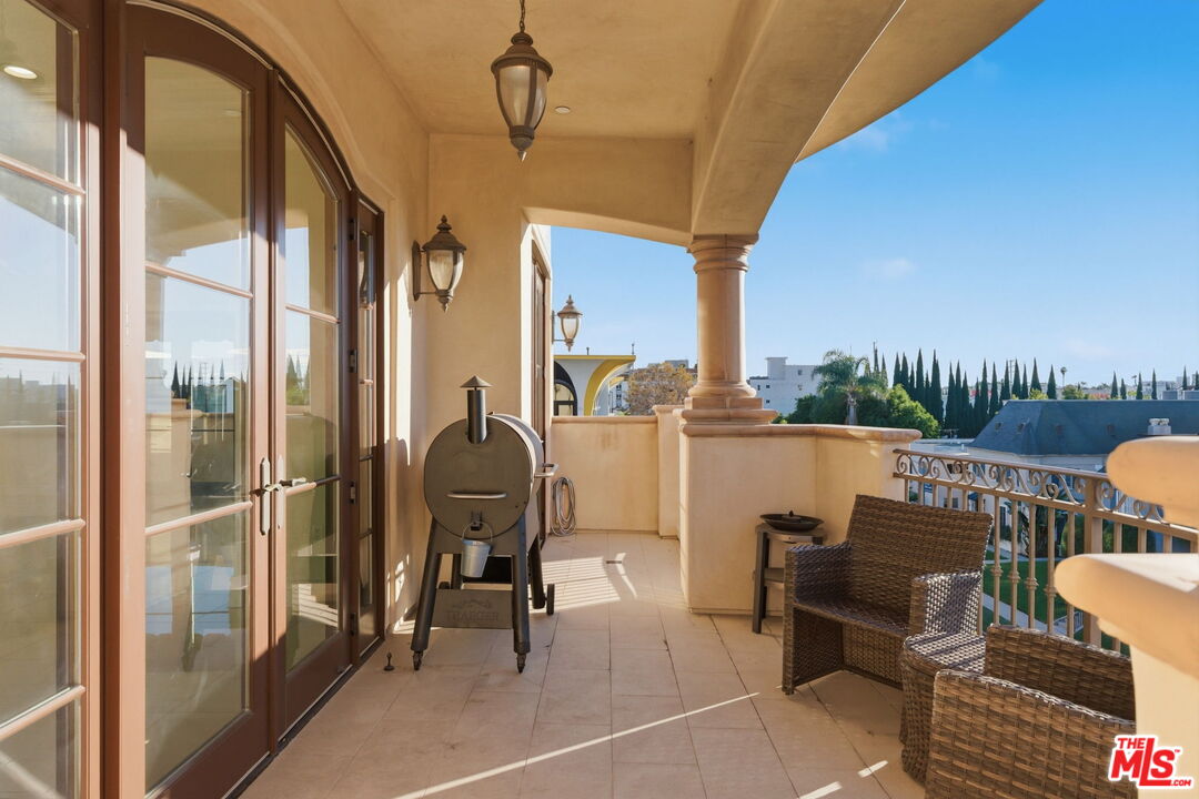 462 S Maple Dr Unit: PH