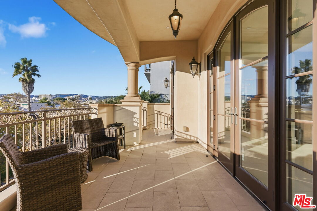 462 S Maple Dr Unit: PH