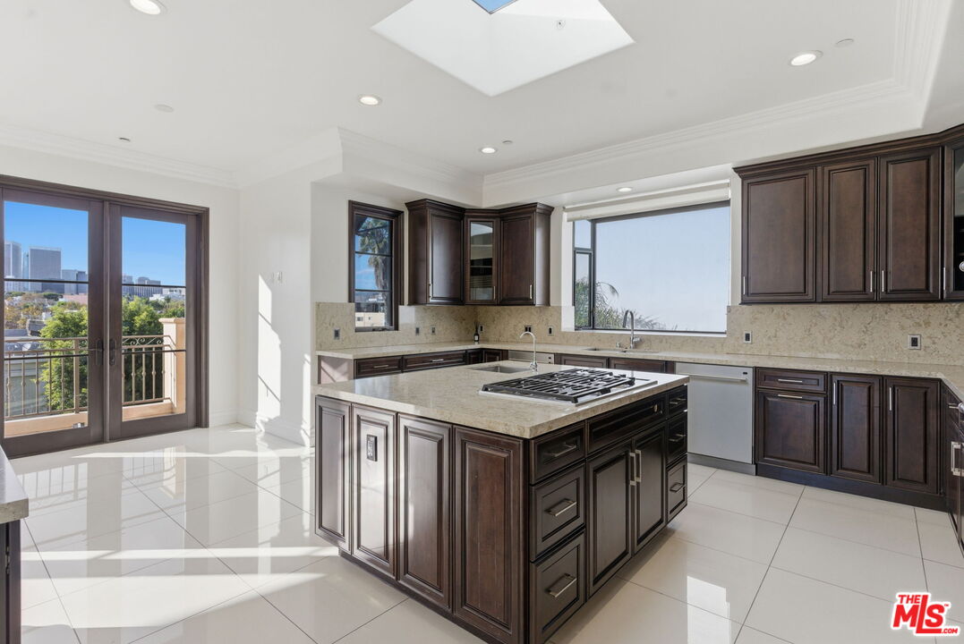 462 S Maple Dr Unit: PH