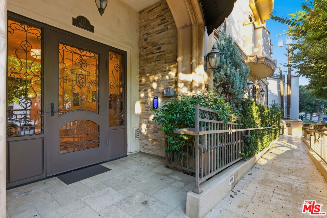 462 S Maple Dr Unit: PH