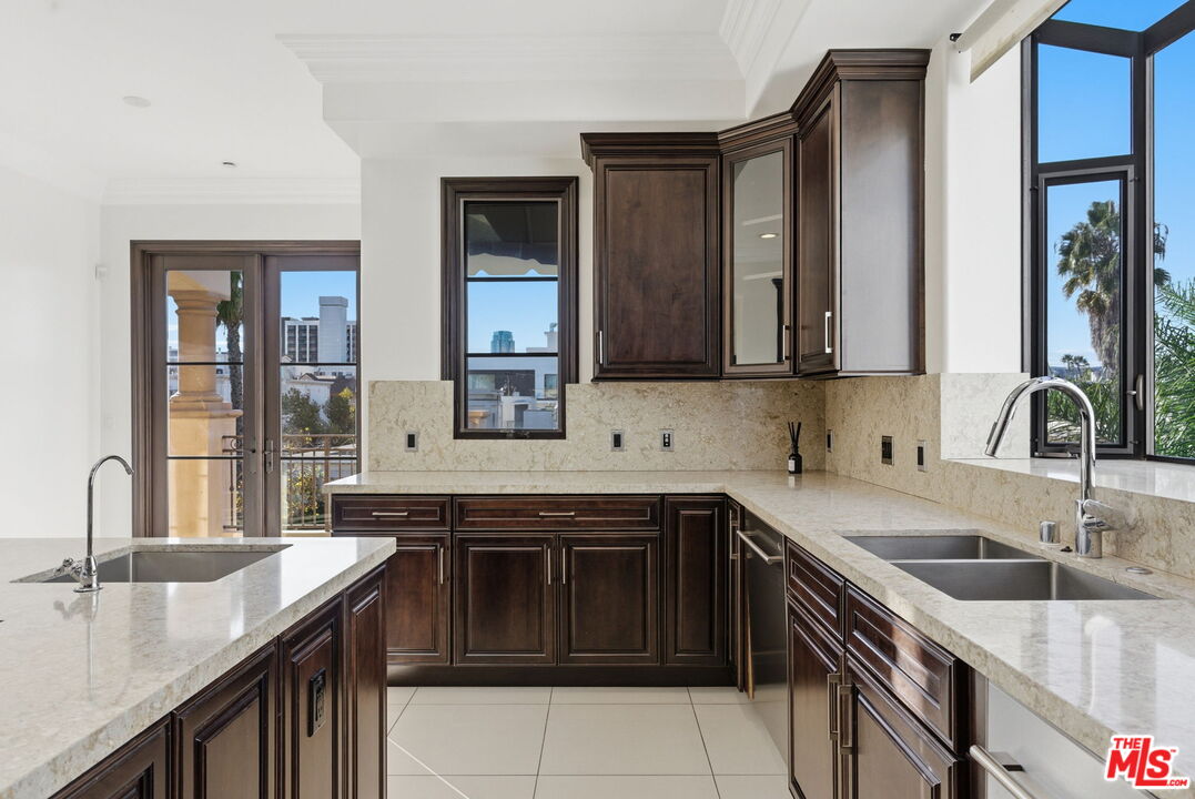 462 S Maple Dr Unit: PH