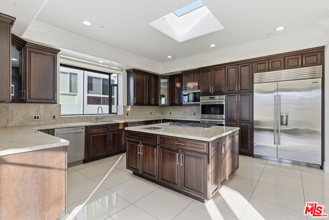 462 S Maple Dr Unit: PH